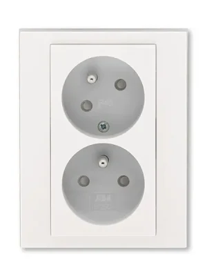 Nová Kolekce ABB LEVIT Dvojzásuvka 5513H-C02357 68 s clonkami, s natočenou dutinou, IP40, perleťová/ledová bílá