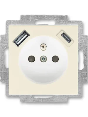 5569H-A32357 17 Zásuvka 1násobná s kolíkem, s clonkami, s nabíjením USB-A, USB-C Víkendová Akce